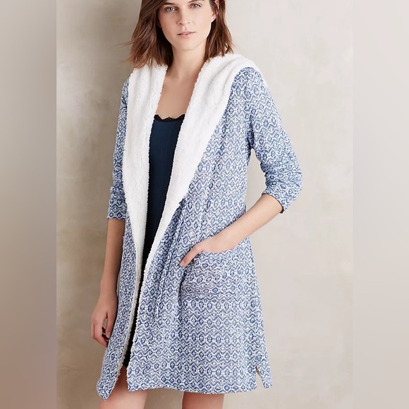 Himalayan Hooded Robe - Picture 2 of 4